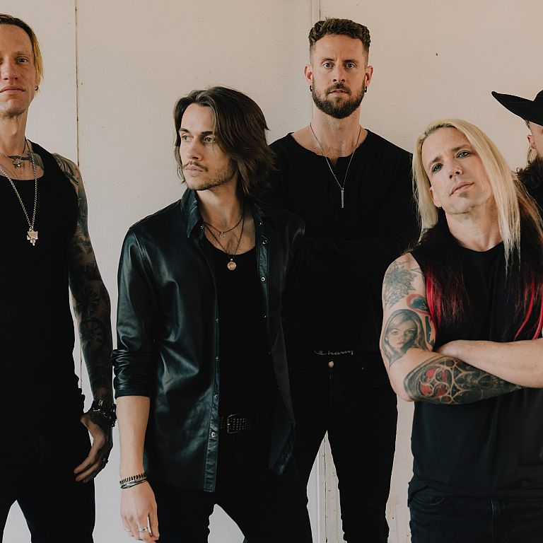 Velvet Chains    About Velvet Chains    Nothing breaks through borders and brings us together quite like rock music does. It transcends generations and crosses any and all lines. Velvet Chains harness this unifying energy through their own brand of unpred
